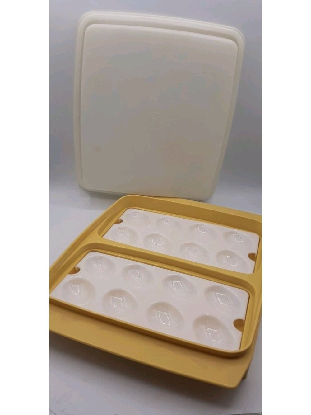 Vintage Tupperware Picnic Deviled Egg Carrier Holder 723-1 Lid Inserts 4 piece